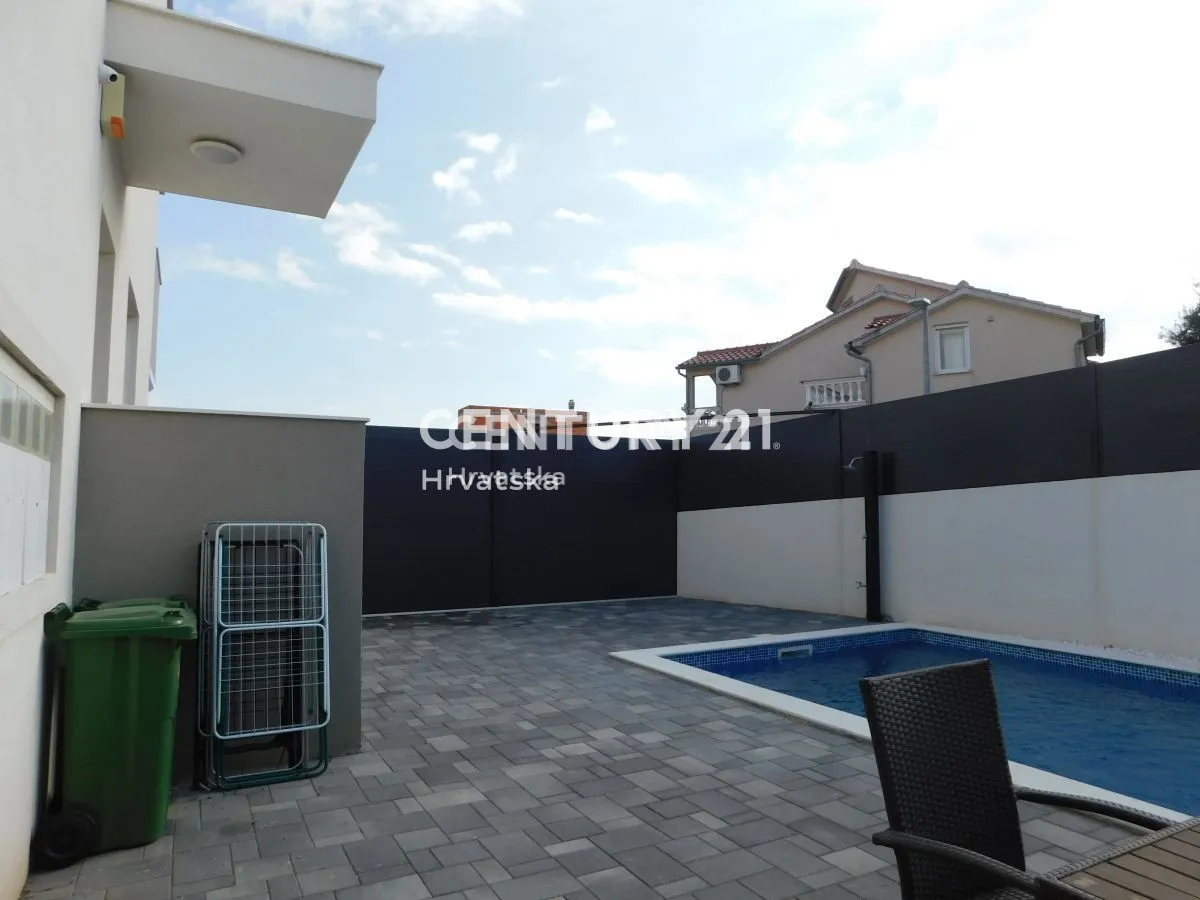 dva odvojena stana 80m2 i 75m2 vodice-350.000 eura - slika 10