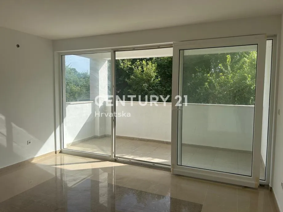palit (otok rab) – vila palit | trosobni dvoetažni apartman 75,25 m² + velika terasa | 2. kat | 2011. god. | energetski razred b - slika 9