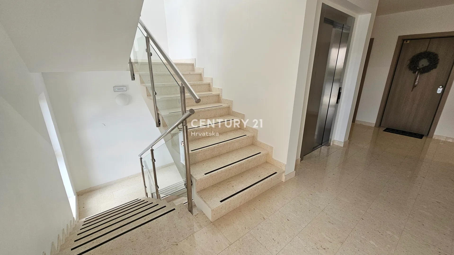 ivanec – centar | dvosobni stan 48,33 m² + lođa 8,30 m² | 1. kat | novogradnja | ključ u ruke | pogled na ivanščicu - slika 27