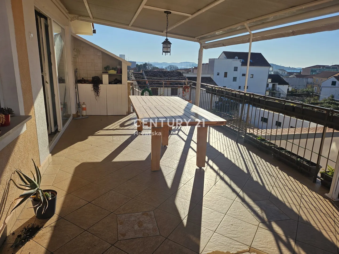 prodaja kuća u centru vodica (5 apartmana) – 278 m² - slika 47