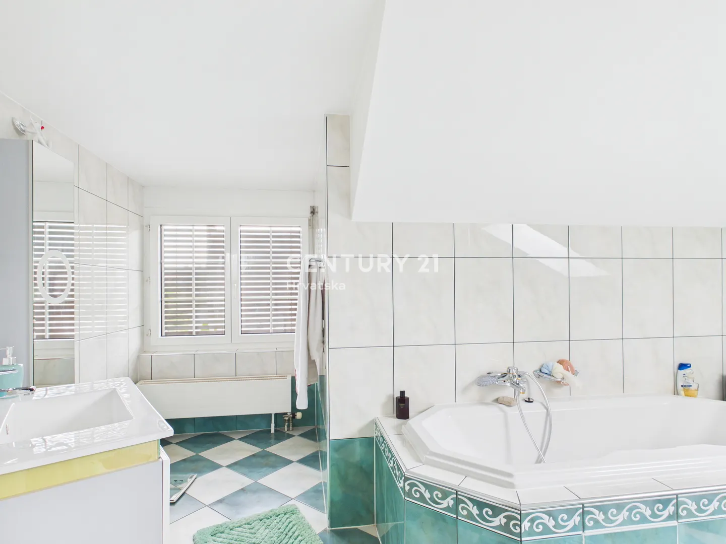 luksuzna obiteljska kuća 315 m² na prostranoj parceli od 3.276 m², novi marof, madžarevo - slika 36