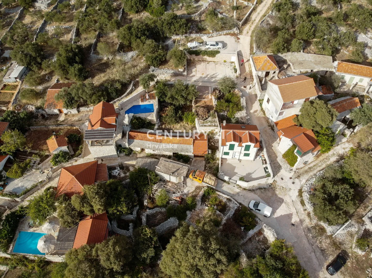 stara kamena kuća s dvorištem i zemljištem – vinišće - slika 8