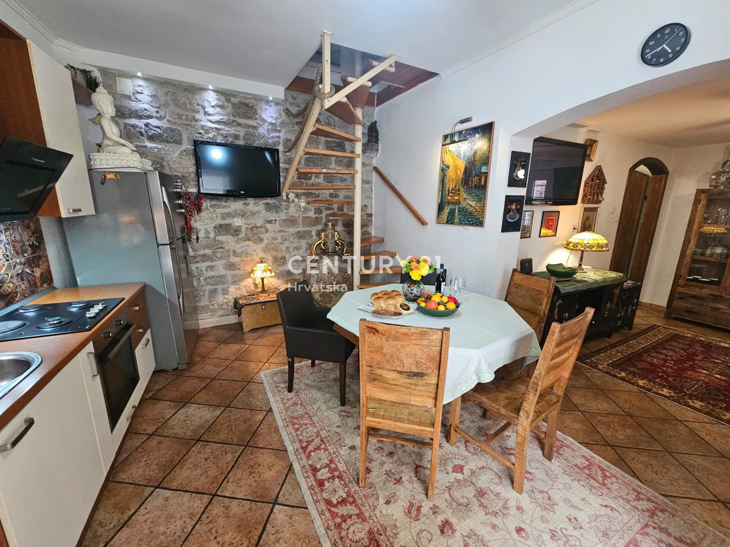 renovirana kamena kuća u nizu u centru kaštel lukšića 480.000 eur - slika 13