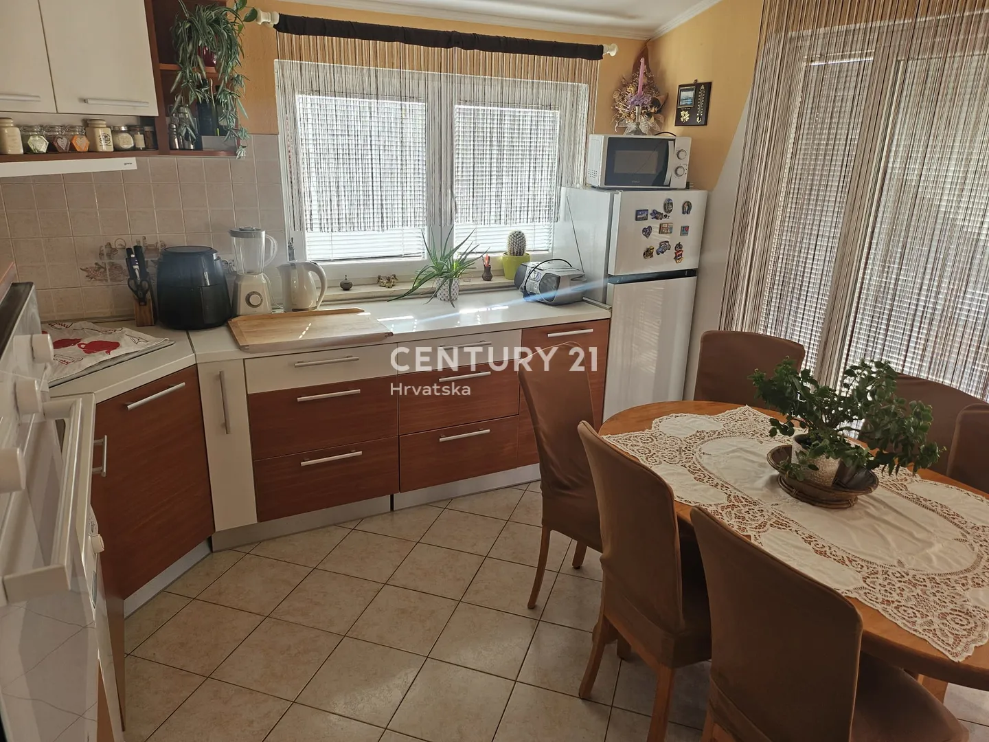 prodaja kuća u centru vodica (5 apartmana) – 278 m² - slika 45