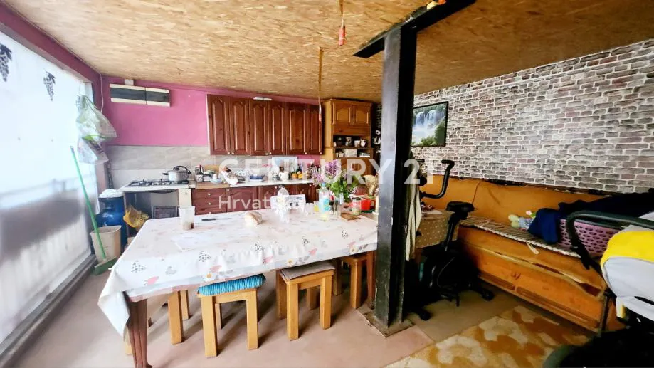 velika obiteljska kuća i gospodarsko imanje u hrastovskom pored ludbrega - slika 12