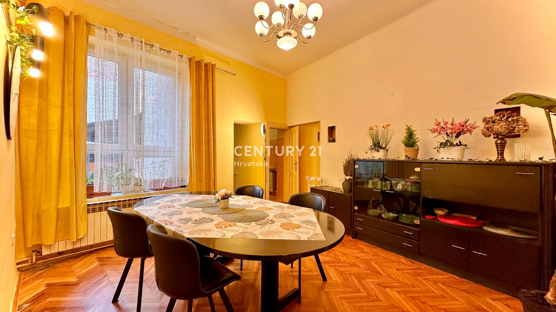 strogi centar - stan od 93m2 - parking u dvorištu - investicija - slika 3