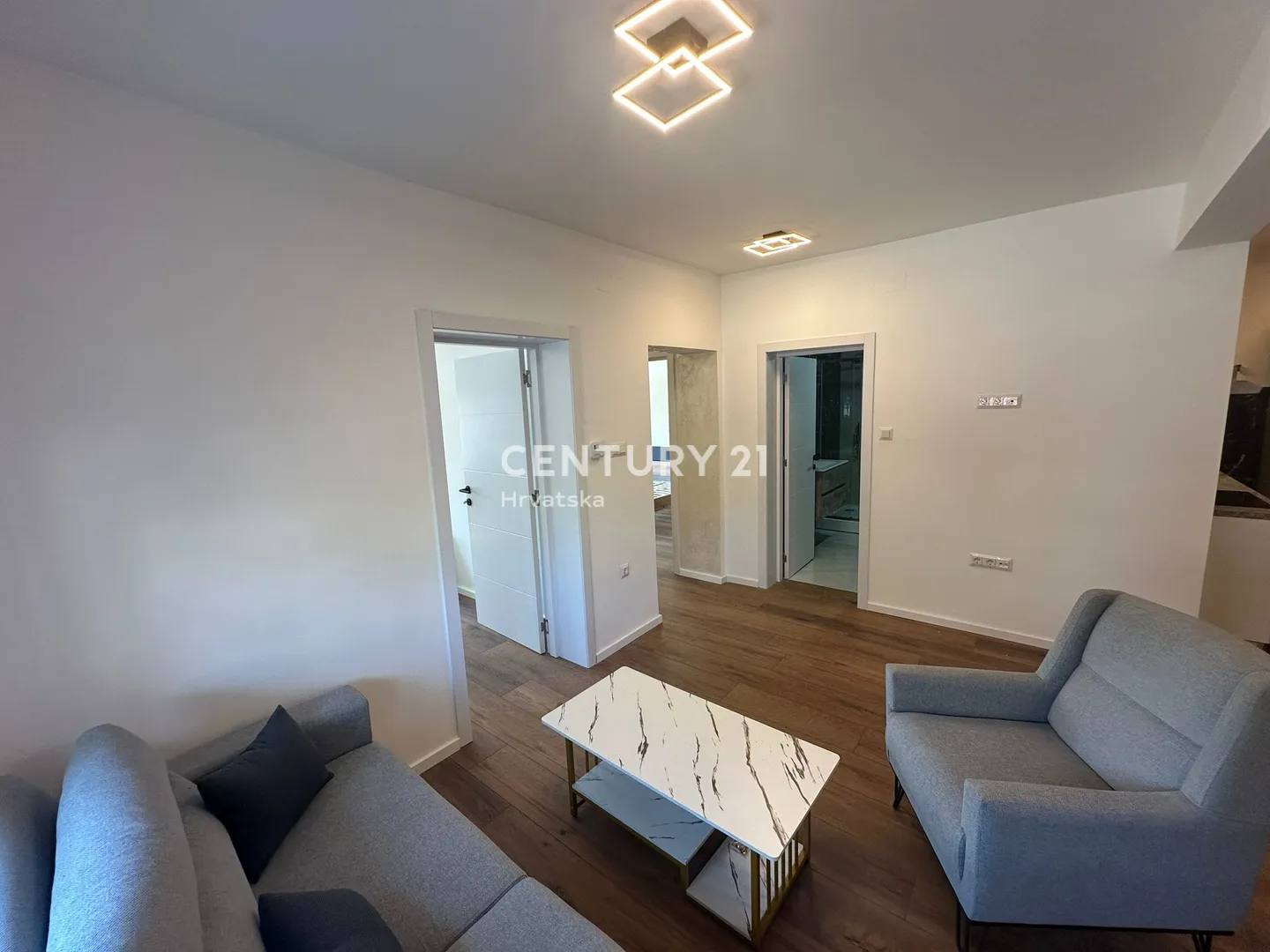 višestambena kuća sa 4 odvojena stana 263 m² , gornja dubrava (trnovčica) - slika 1