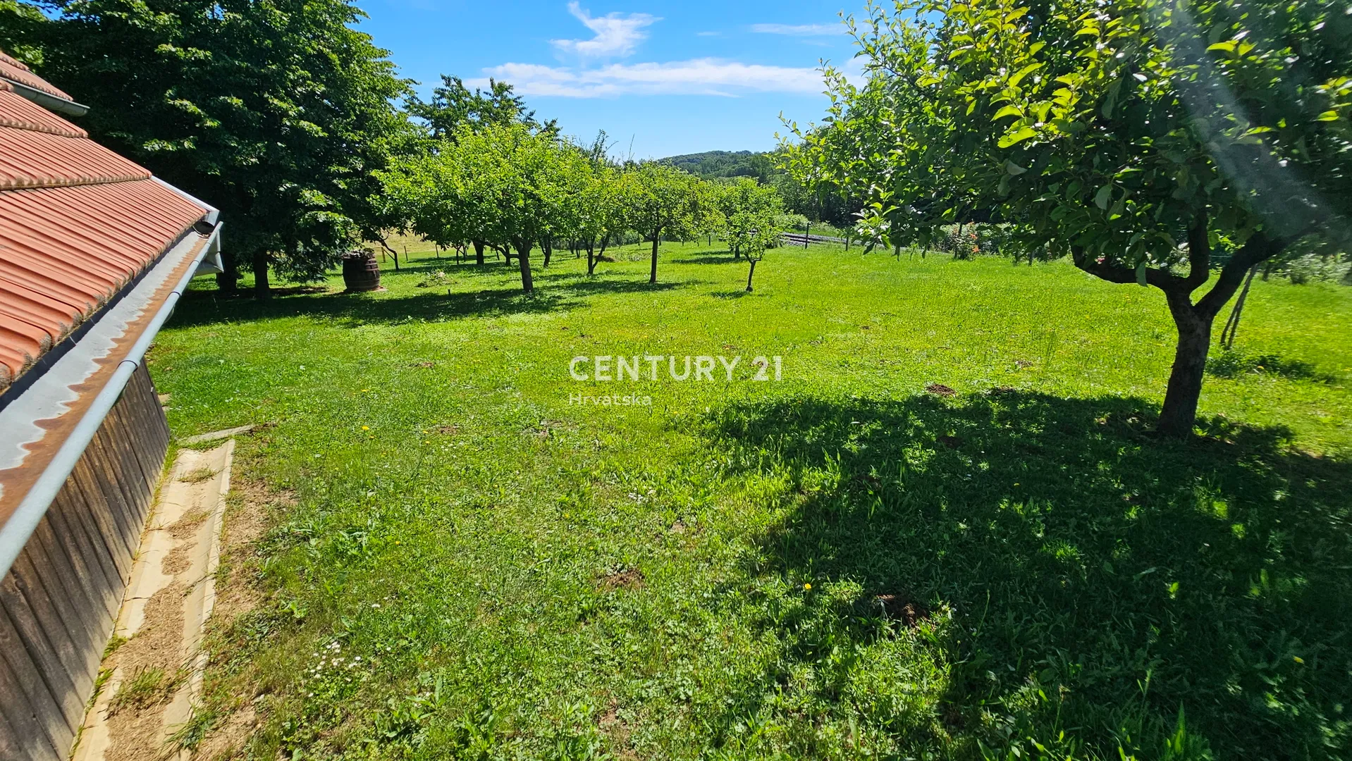 cerje nebojse | vikendica 25 m² + voćnjak | zemljište 6.647 m² | potpuno namješteno - slika 12