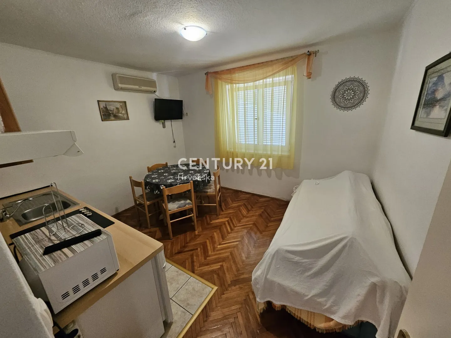 prodaja kuća u centru vodica (5 apartmana) – 278 m² - slika 25