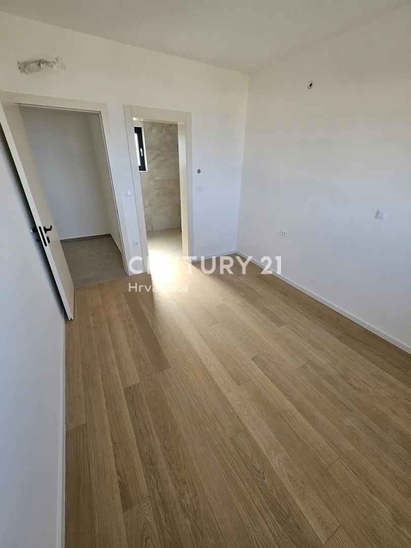 apartman na prvom katu s pogledom na more- dolac, primošten - slika 24