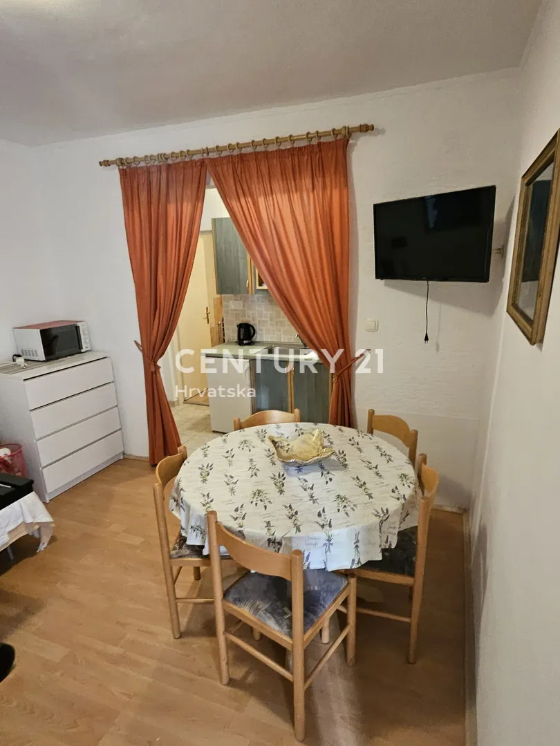 prodaja kuća u centru vodica (5 apartmana) – 278 m² - slika 19