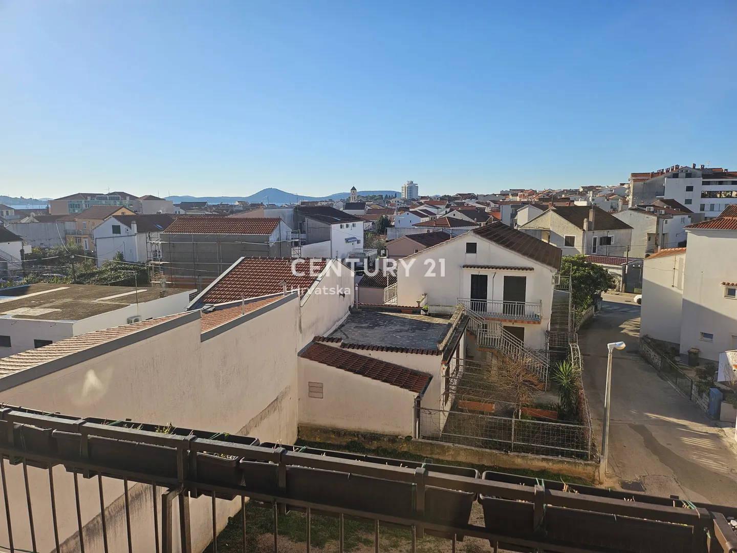 prodaja kuća u centru vodica (5 apartmana) – 278 m² - slika 46