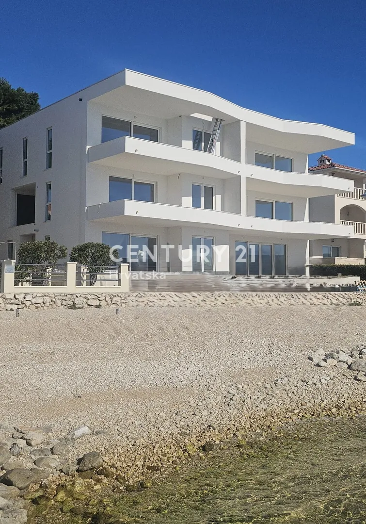 ekskluzivni penthouse - prvi red uz more u žaboriću pored šibenika - slika 3