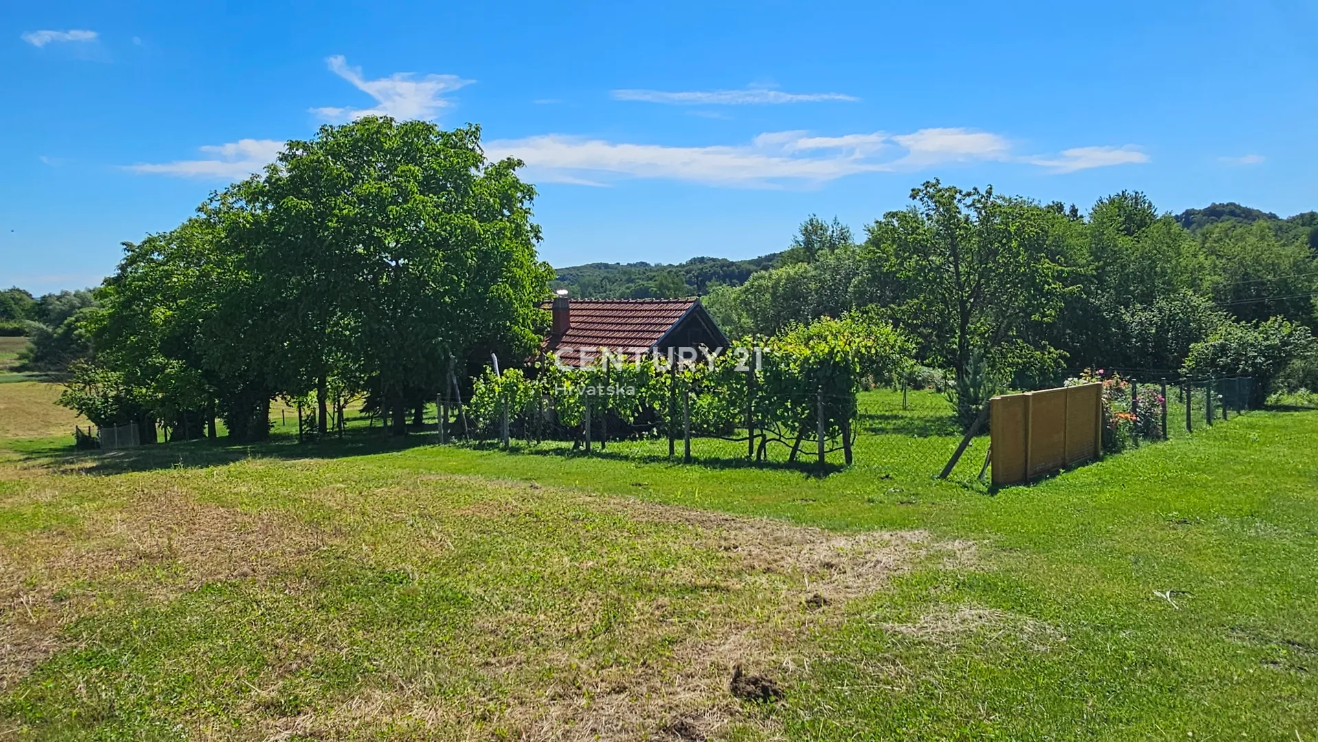 cerje nebojse | vikendica 25 m² + voćnjak | zemljište 6.647 m² | potpuno namješteno - slika 9