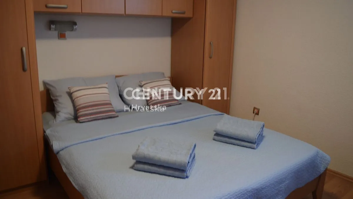 apartmanska kuća sa bazenom -vinišće-prodaja - slika 23