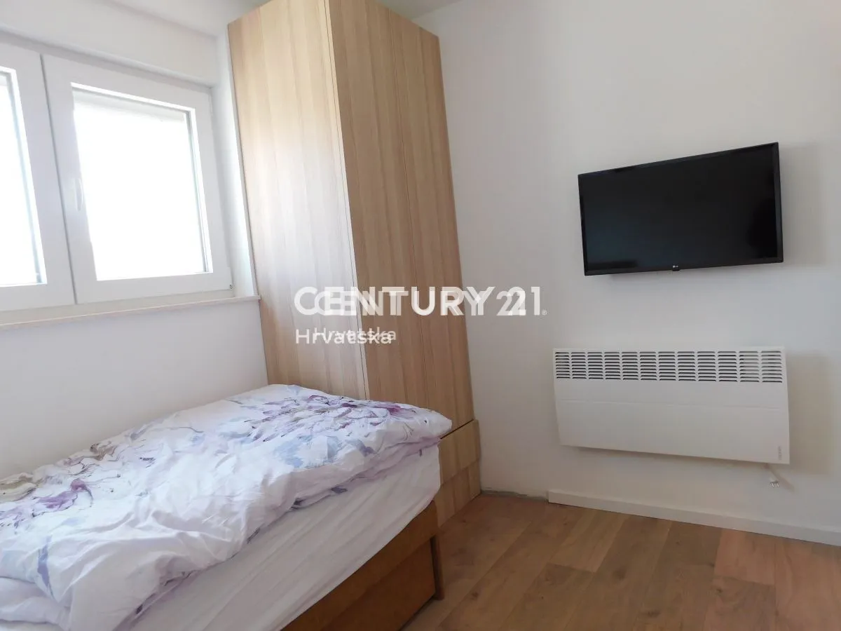 dva odvojena stana 80m2 i 75m2 vodice-350.000 eura - slika 16