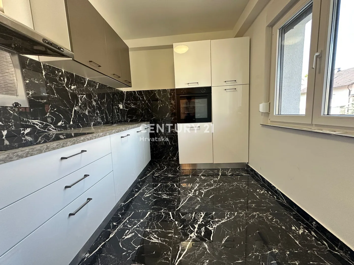 višestambena kuća sa 4 odvojena stana 263 m² , gornja dubrava (trnovčica) - slika 18