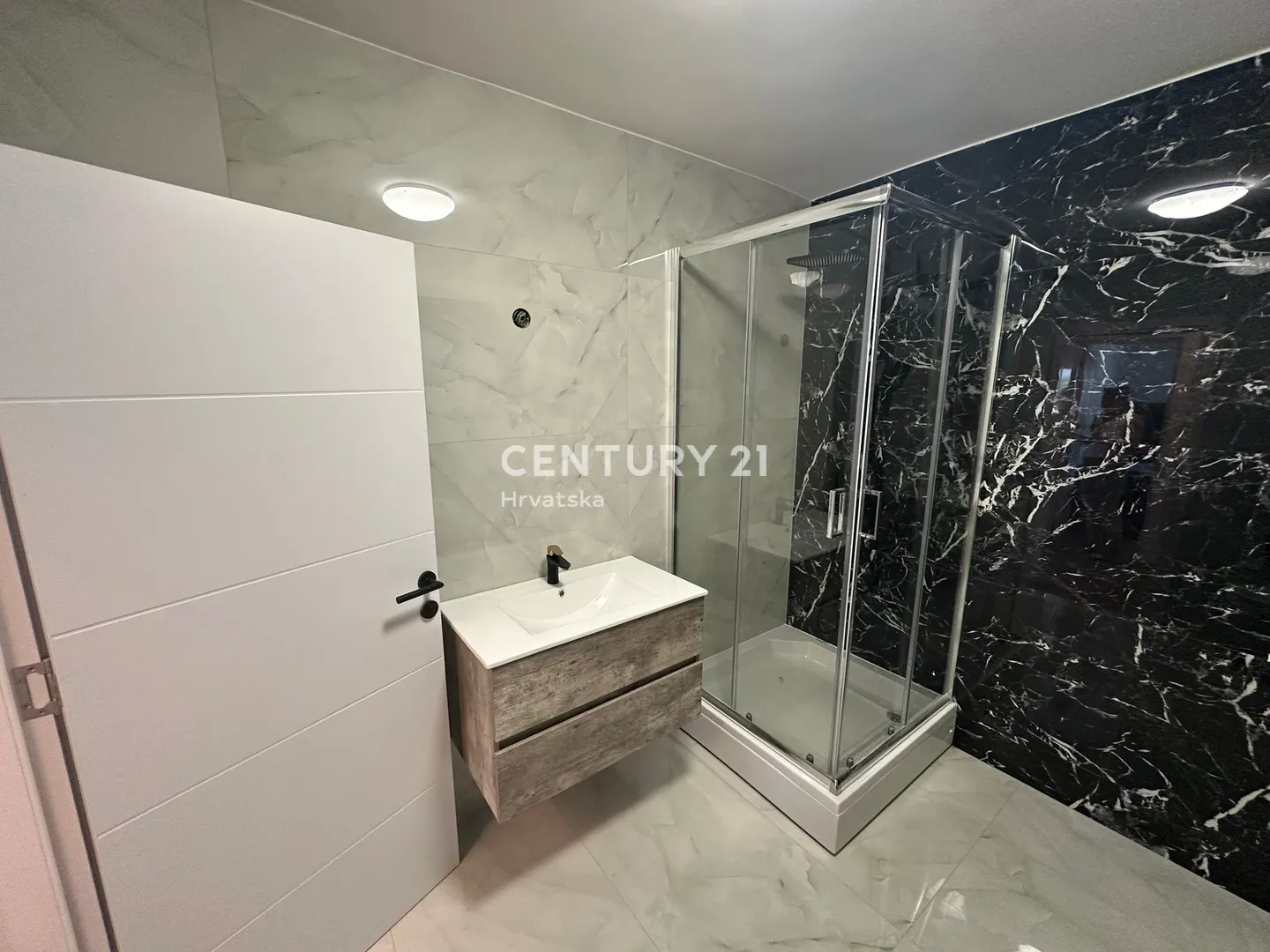 višestambena kuća sa 4 odvojena stana 263 m² , gornja dubrava (trnovčica) - slika 23