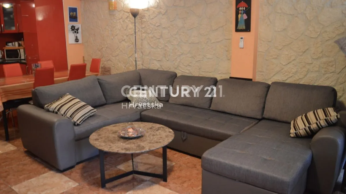 apartmanska kuća sa bazenom -vinišće-prodaja - slika 9