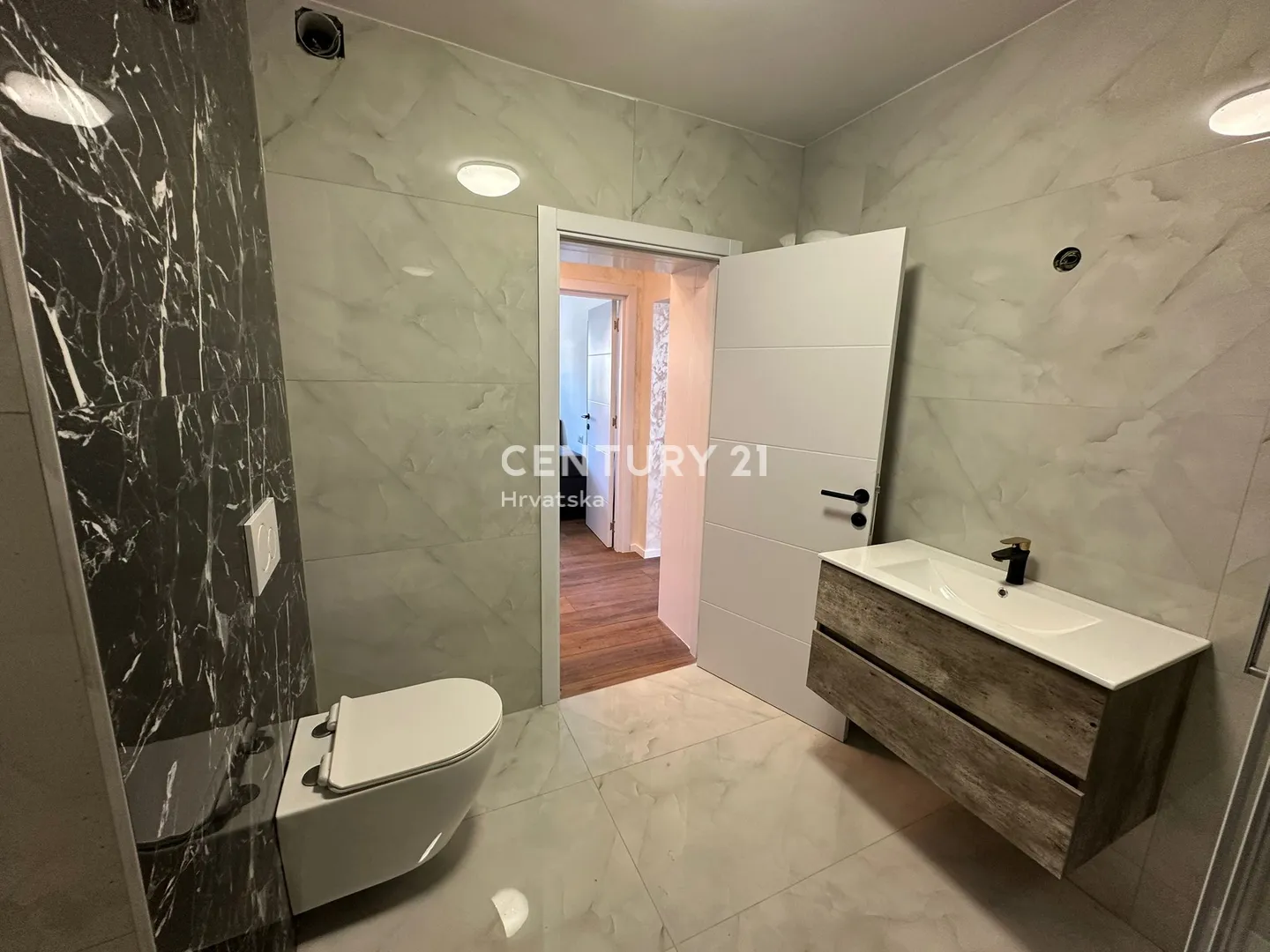 višestambena kuća sa 4 odvojena stana 263 m² , gornja dubrava (trnovčica) - slika 24