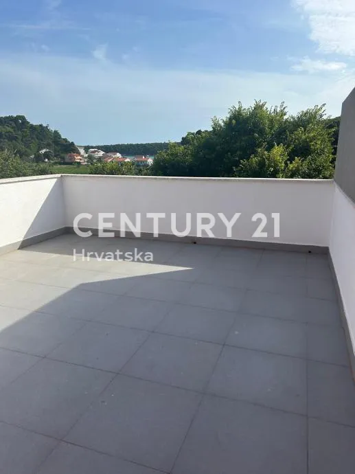 palit (otok rab) – vila palit | trosobni dvoetažni apartman 75,25 m² + velika terasa | 2. kat | 2011. god. | energetski razred b - slika 2