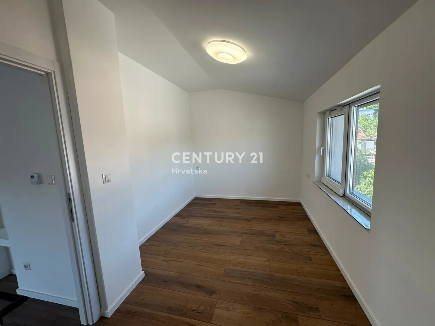 višestambena kuća sa 4 odvojena stana 263 m² , gornja dubrava (trnovčica) - slika 29