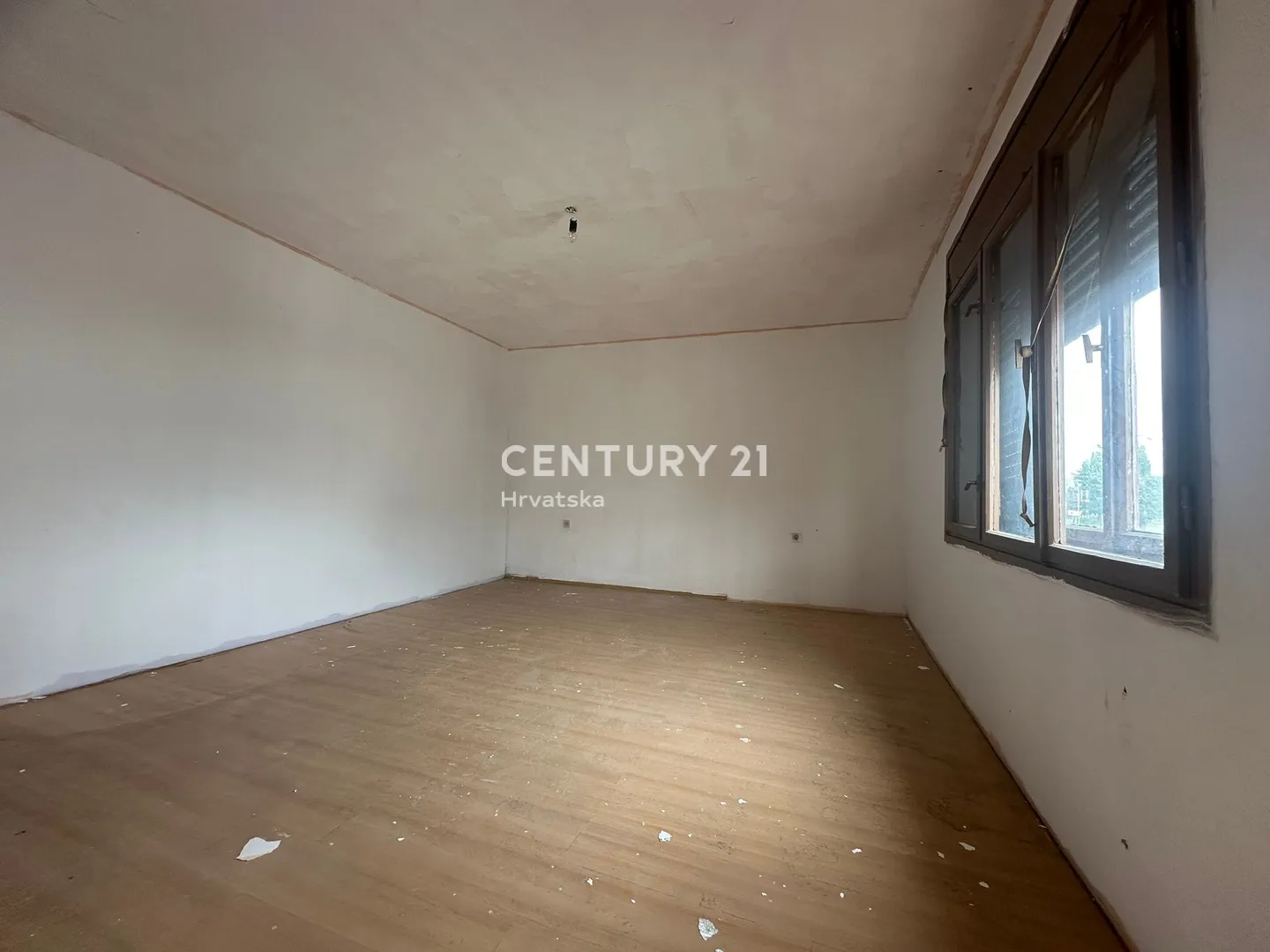 prodaja kuće u strahonincu – 180 m², velika parcela, uredni papiri - slika 12