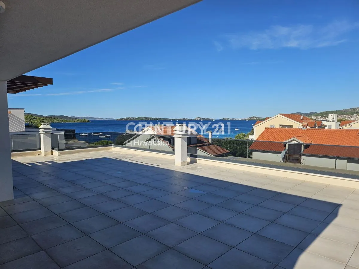 predivan trosoban stan drugi red do mora s krovnim terasama (107,81 m/2) - slika 28