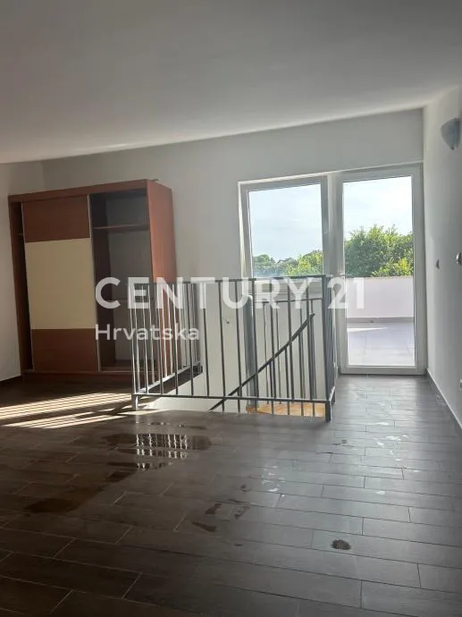 palit (otok rab) – vila palit | trosobni dvoetažni apartman 75,25 m² + velika terasa | 2. kat | 2011. god. | energetski razred b - slika 5