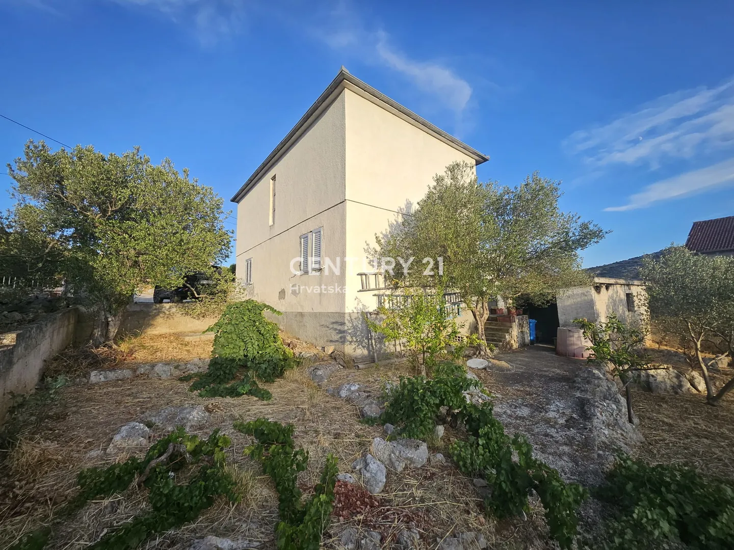 kuća s velikim potencijalom u mirnom dijelu vinišća – 300 m od mora! - slika 7