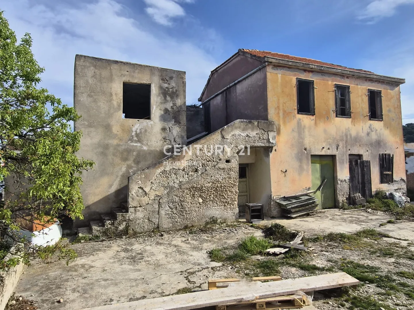 brodarica – kuća za renovaciju s okućnicom 379 m², 180 m od mora - slika 8