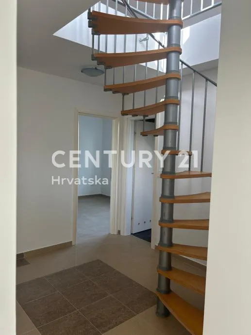 palit (otok rab) – vila palit | trosobni dvoetažni apartman 75,25 m² + velika terasa | 2. kat | 2011. god. | energetski razred b - slika 11