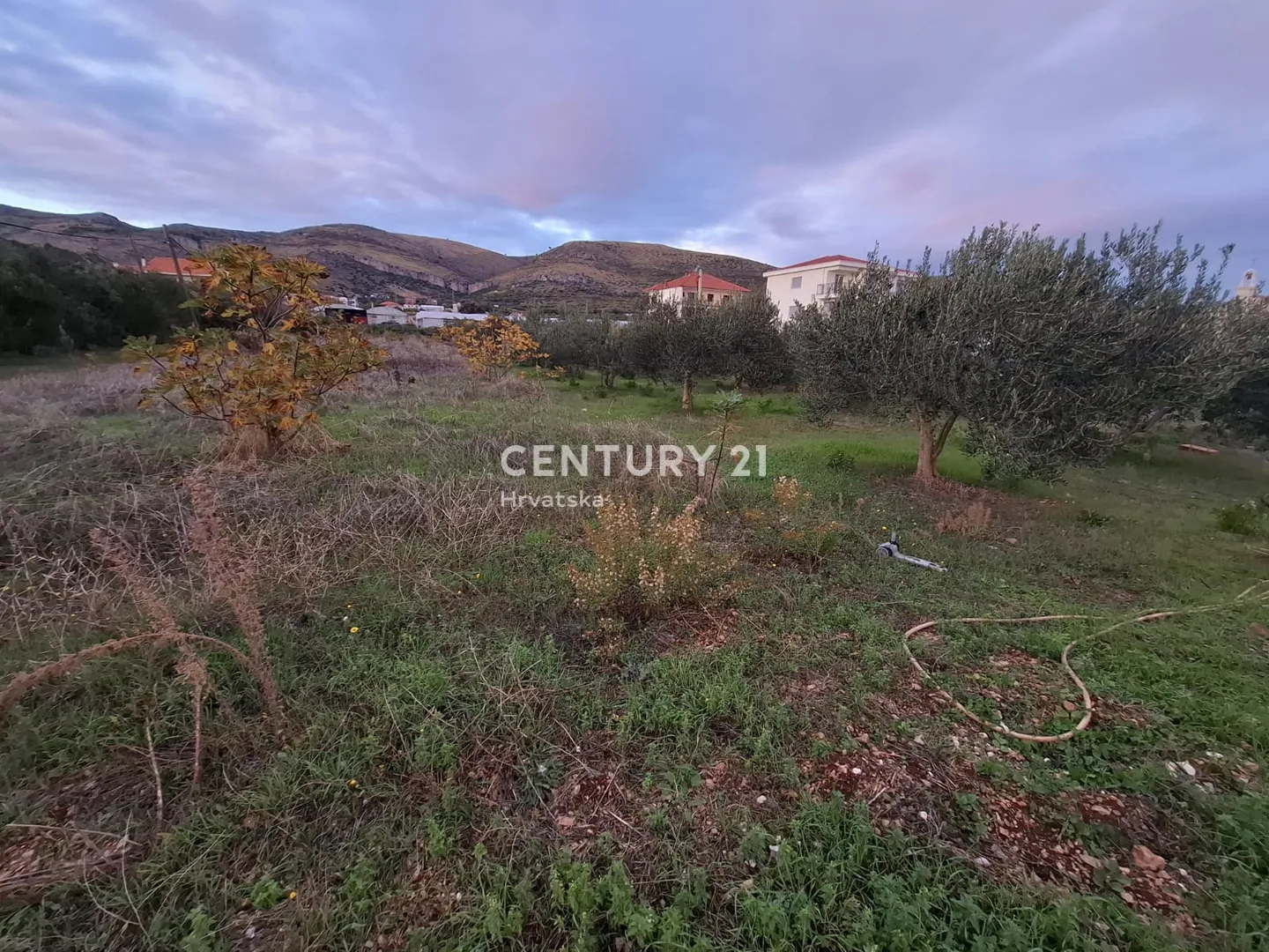 građevinsko zemljište seget donji- 1750 m2 - slika 2