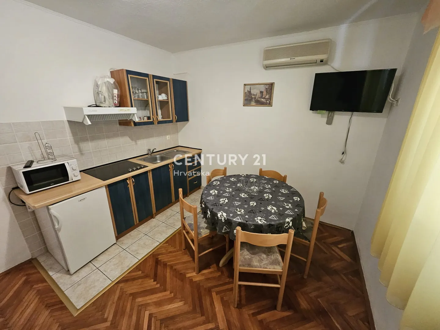 prodaja kuća u centru vodica (5 apartmana) – 278 m² - slika 24