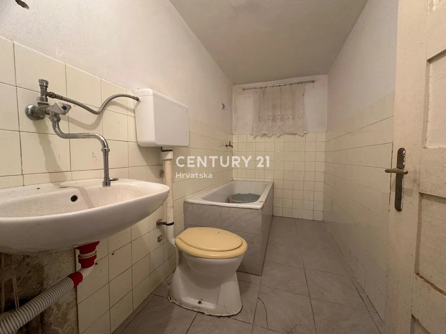 prodaja kuće u strahonincu – 180 m², velika parcela, uredni papiri - slika 7