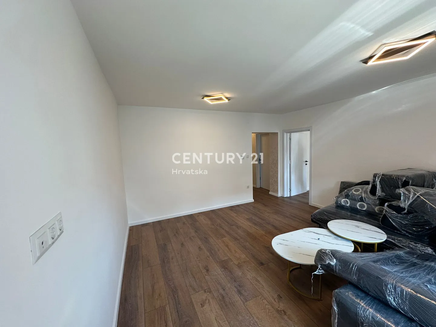 višestambena kuća sa 4 odvojena stana 263 m² , gornja dubrava (trnovčica) - slika 20