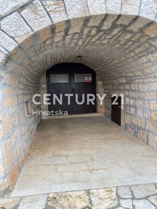 sveti lovreč, perini, poreč – istra | dvojna katnica 290 m² + terasa, balkon, bazen | potpuno namještena | renovirana 2024. - slika 6