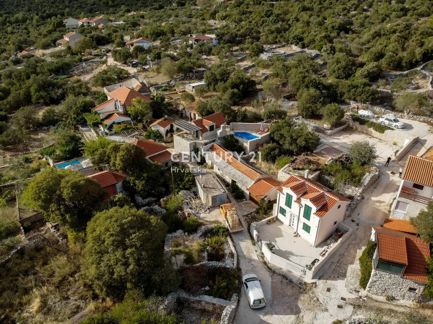 stara kamena kuća s dvorištem i zemljištem – vinišće - slika 7