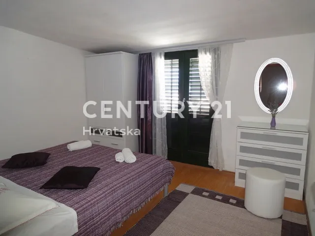 prvi red do mora! kuća s 3 apartmana i 1.806 m² zemljišta na drveniku malom - slika 14