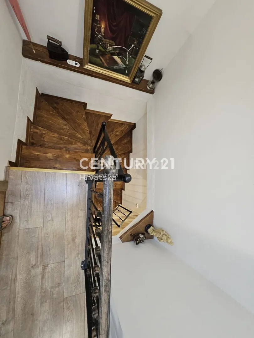 renovirana kamena dalmatinska kuća u mirnom dijelu vinišća cca 650 m od mora - slika 16