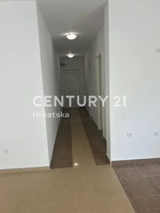 palit (otok rab) – vila palit | dvosobni apartman 52 m² + lođa 9 m² | prizemlje | 2011. god. | energetski razred a - slika 9