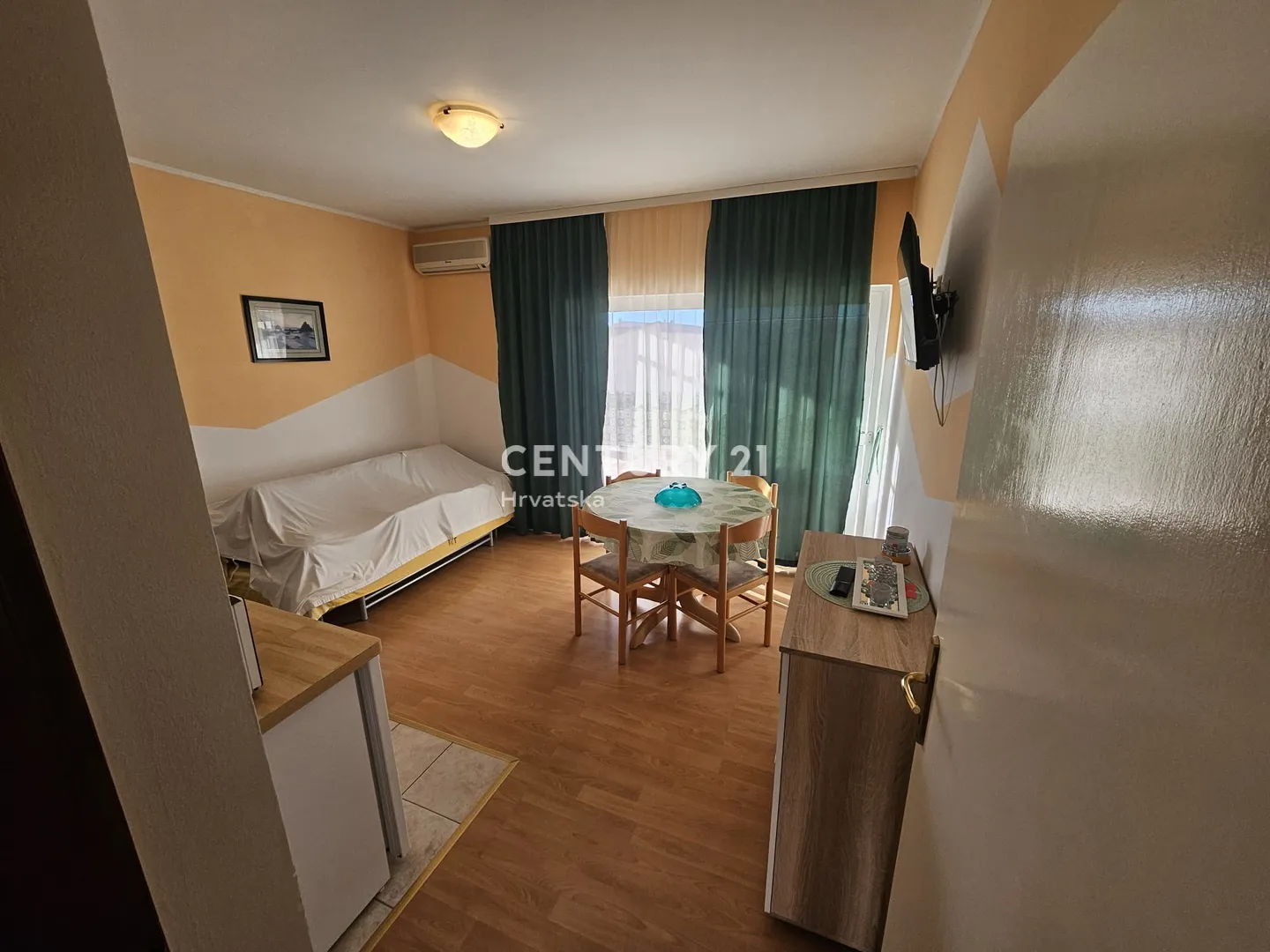 prodaja kuća u centru vodica (5 apartmana) – 278 m² - slika 32