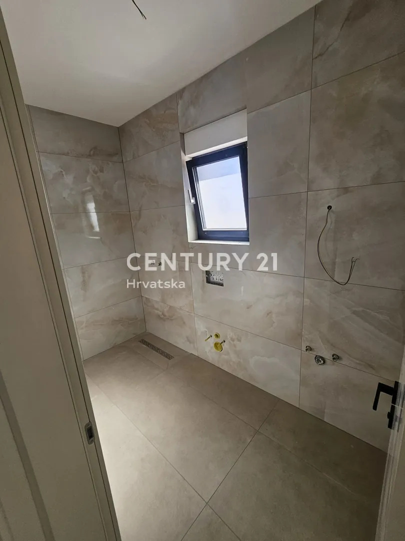 apartman na prvom katu s pogledom na more- dolac, primošten - slika 30
