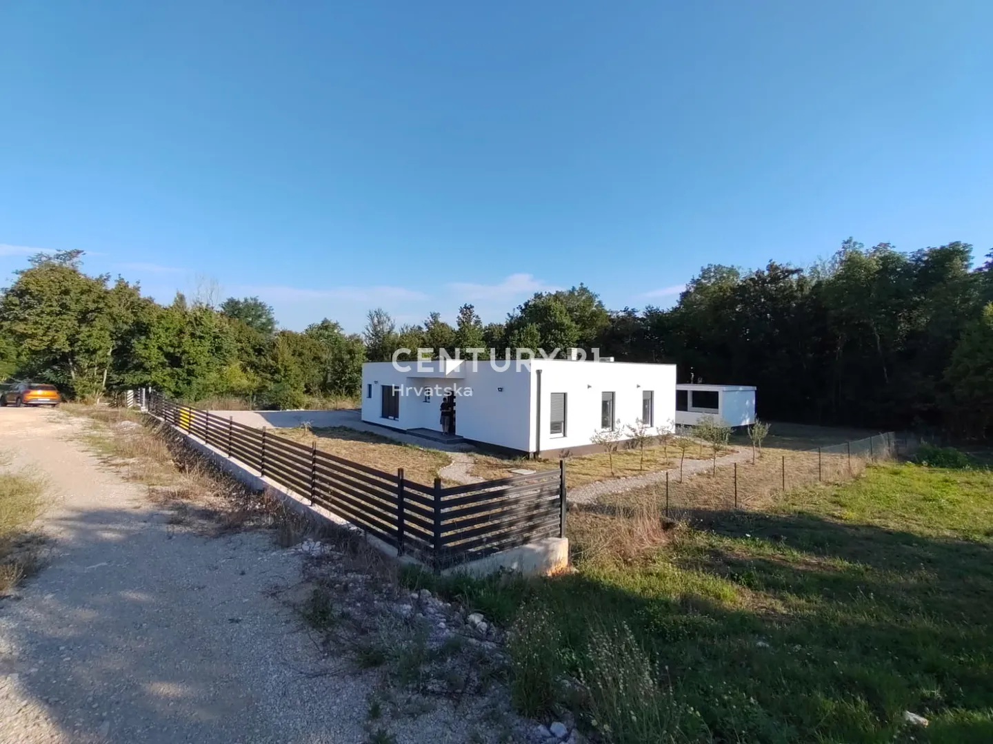 nova luksuzna vila s bazenom i velikom okućnicom u zelenoj oazi istre - slika 4