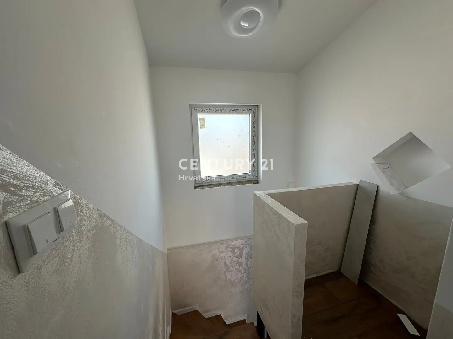 višestambena kuća sa 4 odvojena stana 263 m² , gornja dubrava (trnovčica) - slika 26