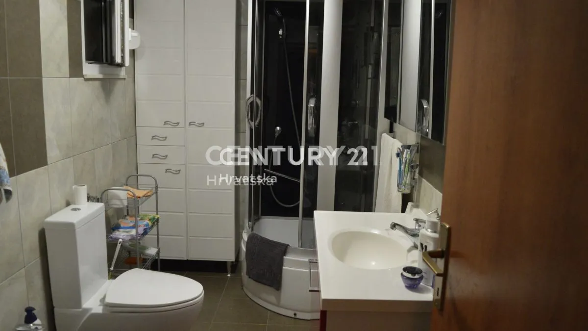 apartmanska kuća sa bazenom -vinišće-prodaja - slika 15