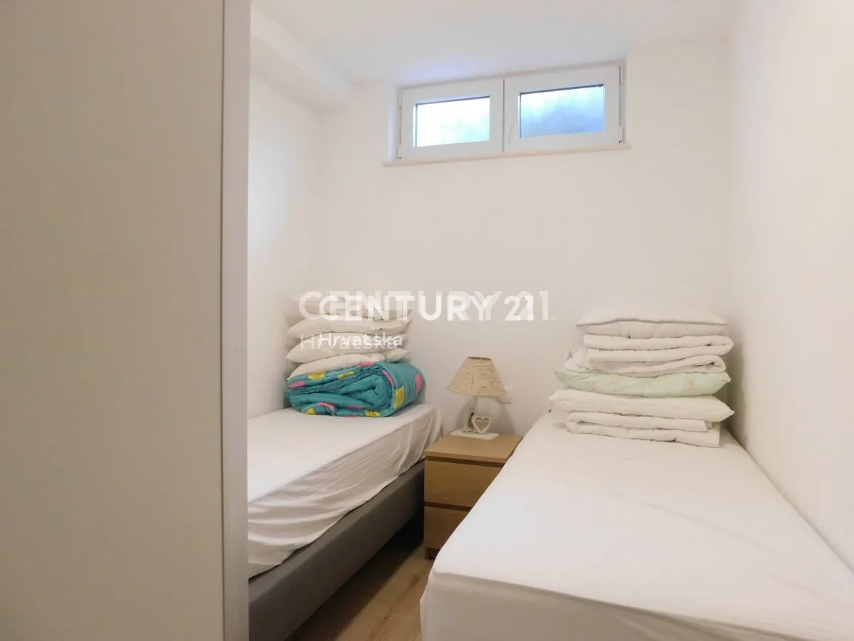 dva odvojena stana 80m2 i 75m2 vodice-350.000 eura - slika 25