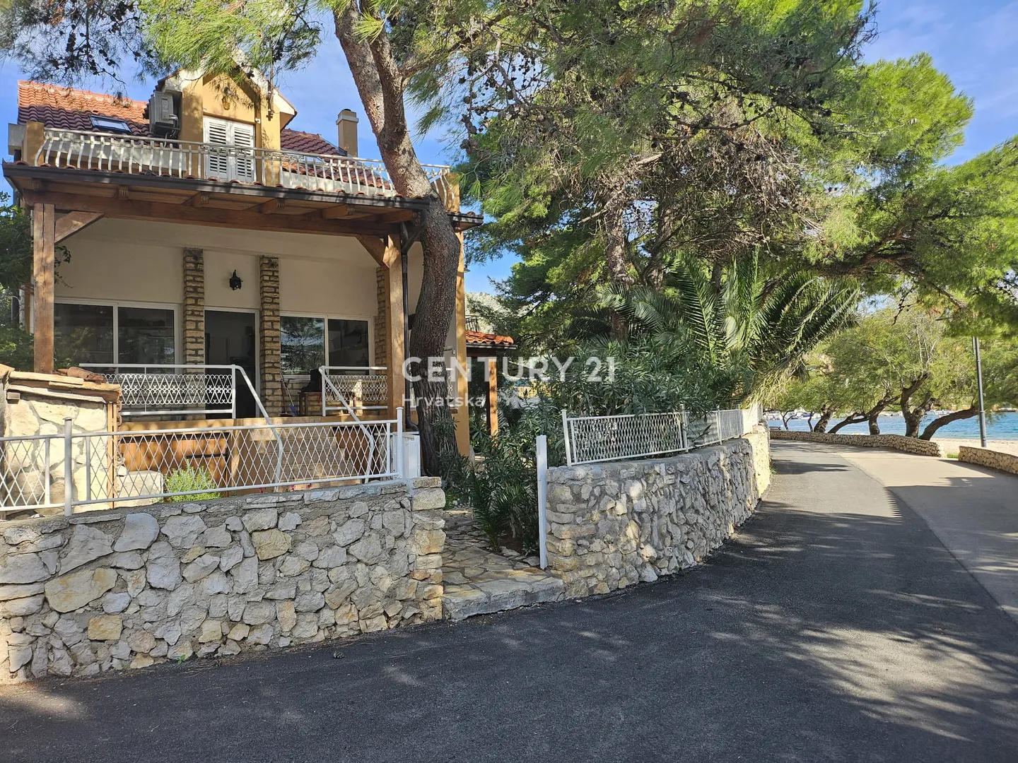 KUĆA PRVI RED DO MORA | 2 APARTMANA | 400 m² ČESTICA | VEZ ZA BROD - Primošten Burnji, Primošten