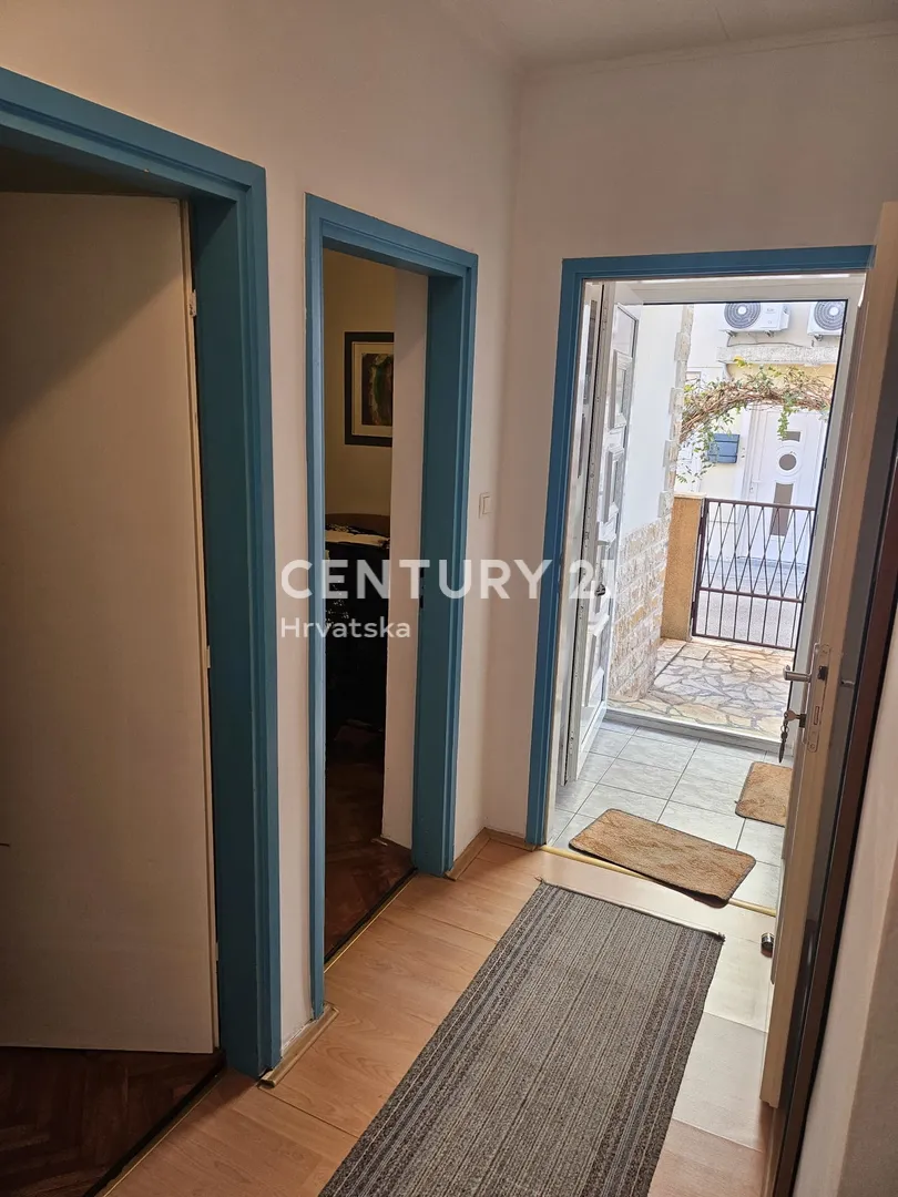 prodaja kuća u centru vodica (5 apartmana) – 278 m² - slika 21