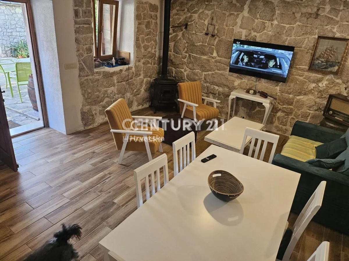 renovirana kamena dalmatinska kuća u mirnom dijelu vinišća cca 650 m od mora - slika 14